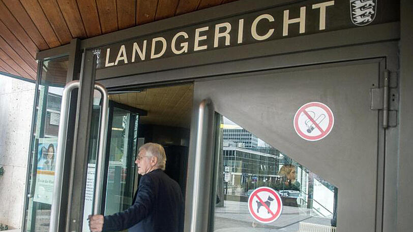 Anton Schlecker auf dem Weg in das Landgericht Stuttgart.