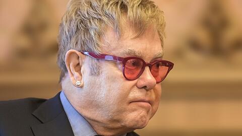 Elton John befürchtet, dass bei Twitter Falschinformationen künftig "ungehindert gedeihen".
