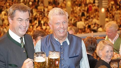Wer ist schöner? Markus Söder (l.) und Dieter Reiter beim Wiesn-Anstich.