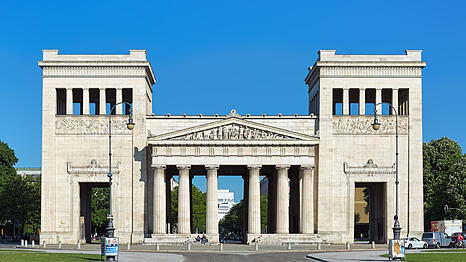 Die Propyl&auml;en sind ein klassizistisches Baudenkmal am K&ouml;nigsplatz. Sie wurden 1846 bis 1862 im Auftrag von Ludwig I. nach einem Entwurf von Leo von Klenze errichtet.