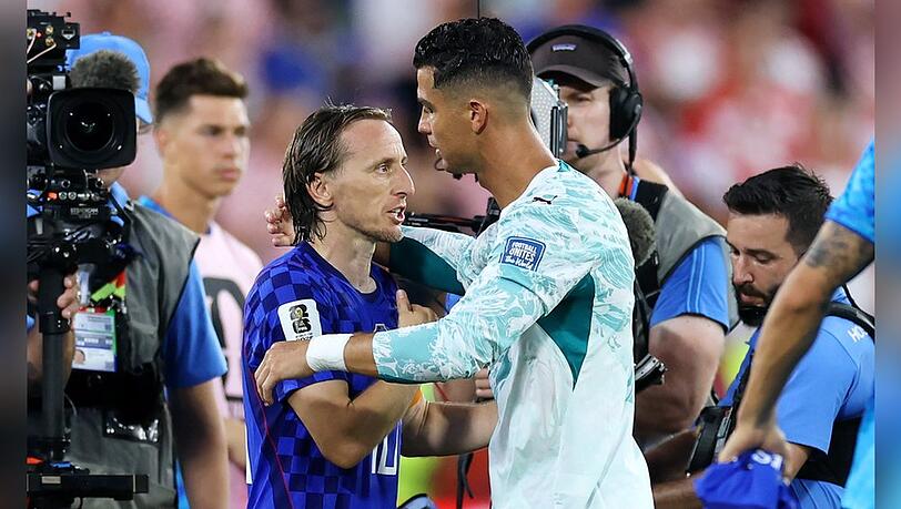 Luka Modrić und Cristiano Ronaldo (r.) nach dem Abpfiff der Partie Kroatien gegen Portugal.