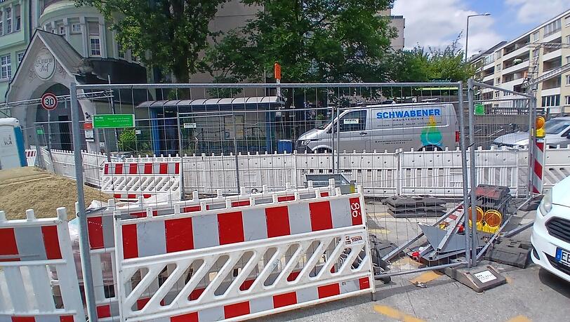 Freie Sicht statt falscher alter Plakate: So sieht es jetzt an der Ecke Lindwurm-, Poccistraße aus. Freie Sicht statt falscher alter Plakate: So sieht es jetzt an der Ecke Lindwurm-, Poccistraße aus.