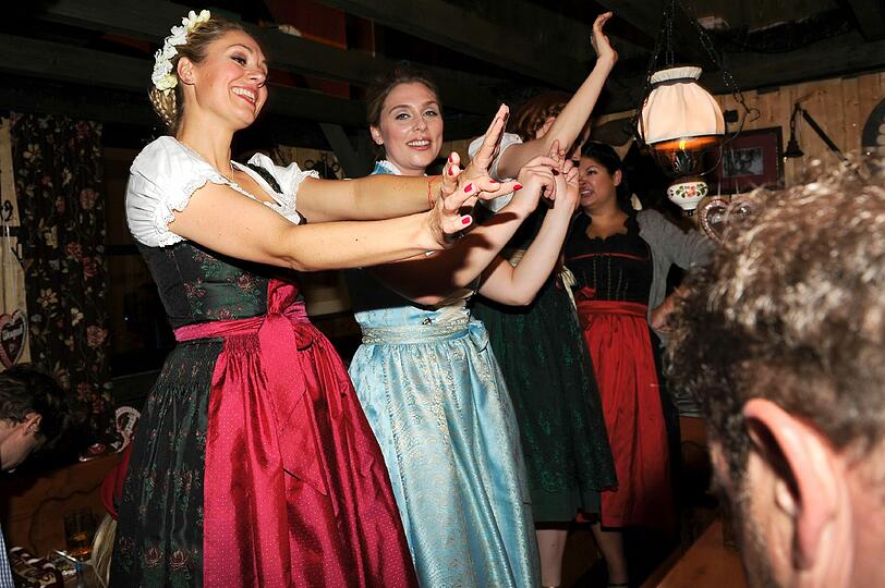 Kare und Dresscoded: Promis feiern in in Hochreiter`s Haxenbraterei auf der Wiesn 2013
