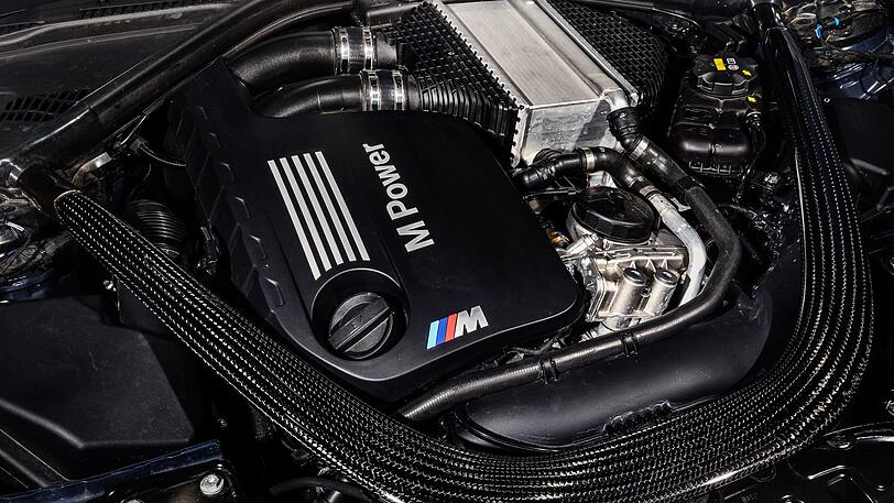 Volle M-Power voraus: Der doppelt beatmete Reihensechszylinder im M3 CS leistet bis zu 460 PS.
