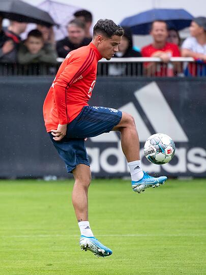 Coutinho stellt sein feines Füßchen unter Beweis.
