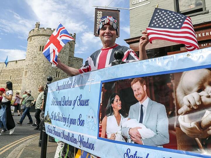 Unübersehbar: John Loughrey ist ein großer Fan der britischen Königsfamilie.