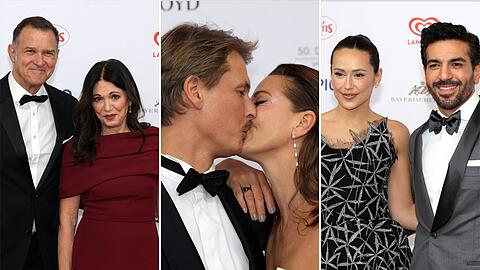 Von Jessica Schwarz gab es einen innigen Kuss für ihren Liebsten. Auch Iris Berben und Elyas M'Barek erschienen mit ihren Partnern zum Deutschen Filmball. Von Jessica Schwarz gab es einen innigen Kuss für ihren Liebsten. Auch Iris Berben und Elyas M'Barek erschienen mit ihren Partnern zum Deutschen Filmball.