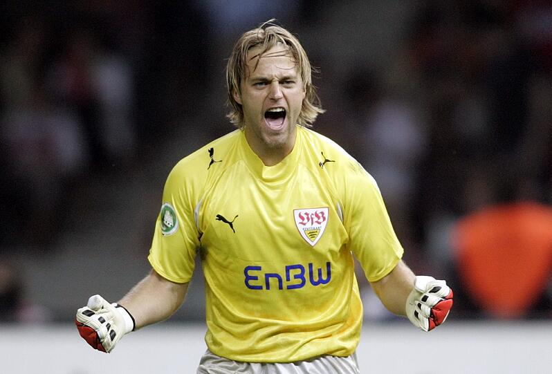 Der größte Serientäter der Bundesliga-Historie: Ex-VfB-Keeper Timo Hildebrand hielt in den Spielzeiten 2002/2003 und 2003/2004 saisonübergreifend 884 Minuten seinen Kasten sauber. Damit hält er den Rekord - aktuell ist der ehemalige Nationaltorwart vereinslos und hielt sich zuletzt beim Zweitligisten Eintracht Frankfurt fit.