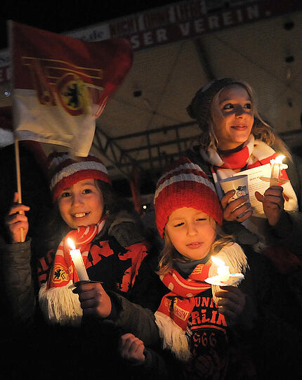 27.500 Fans von Eisern Union waren auch in diesem Jahr beim traditionellen Weihnachtssingen in der alten Försterei.