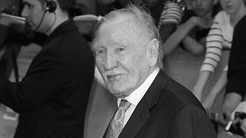 Leslie Phillips, hier auf einer Filmpremiere in London, ist nach langer Krankheit gestorben.
