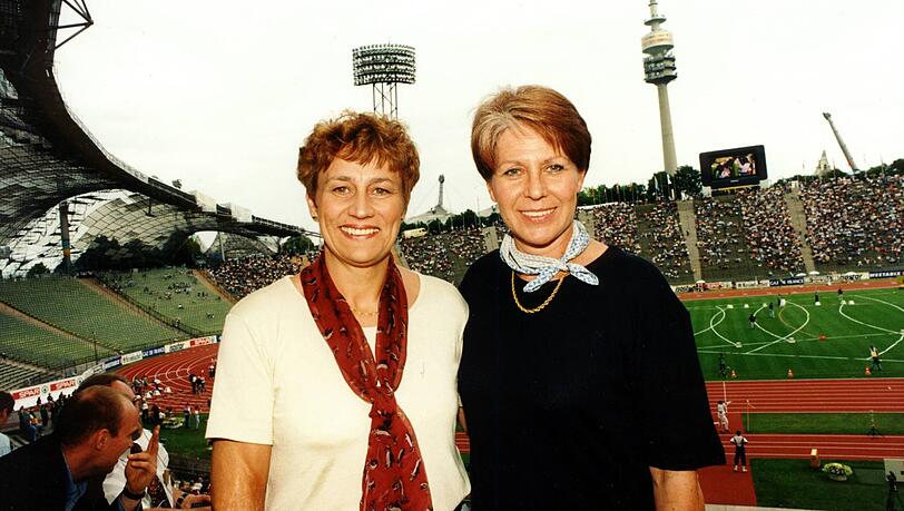 Ex-Olympiasiegerin Renate Stecher (l.) und Heide Ecker Rosendahl im Olympiastadion. Ex-Olympiasiegerin Renate Stecher (l.) und Heide Ecker Rosendahl im Olympiastadion.