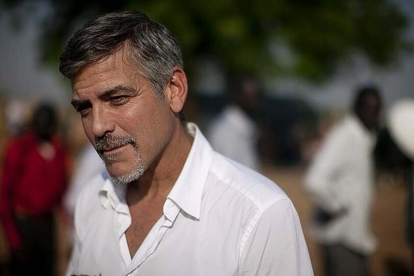 Das könnte sich auch Hollywood-Beau George Clooney denken. So elegant und durchtrainiert dreht er aktuell in Somalia. Vor ein paar Jahren allerdings...