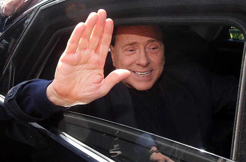 Eigentlich war Silvio Berlusconi 2013 zu vier Jahren Haft verurteilt worden, die Strafe wurde jedoch auf ein Jahr reduziert.