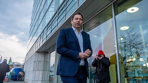 SPD-Chef Lars Klingbeil leitet zusammen mit der Co-Vorsitzenden Saskia Esken die Verhandlungen für die SPD.