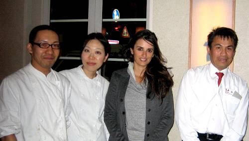 Penélope Cruz hält im „Tenno“ Chef Siri Ratius (r.) und alle Mitarbeiter auf Trab. Aber: Sie will wiederkommen! Penélope Cruz hält im „Tenno“ Chef Siri Ratius (r.) und alle Mitarbeiter auf Trab. Aber: Sie will wiederkommen!