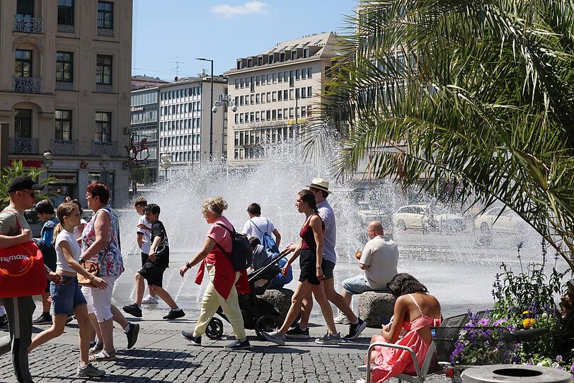 Am Stachusbrunnen darf das kostbare Nass noch sprudeln. Am Stachusbrunnen darf das kostbare Nass noch sprudeln.