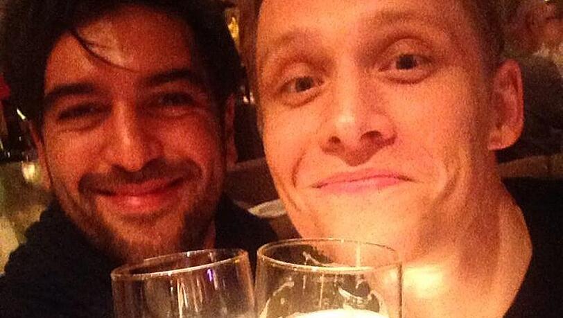 Elyas M'Barek und Matthias Schweighöfer stoßen auf die guten Zeiten an Elyas M'Barek und Matthias Schweighöfer stoßen auf die guten Zeiten an