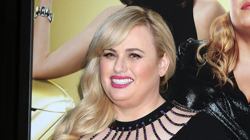 Rebel Wilson besucht die Aufführungen des Musicals "Moulin Rouge!" so oft, dass Gerüchte aufkommen