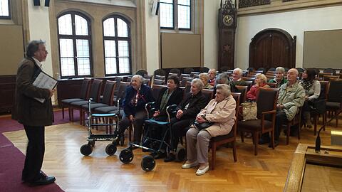 Bewohner von St. Joseph besichtigen das Neue Rathaus. Foto: Linda Jessen