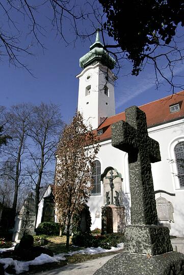 Der alte Dorffriedhof Bogenhausen: Prominenter geht&rsquo;s nicht.