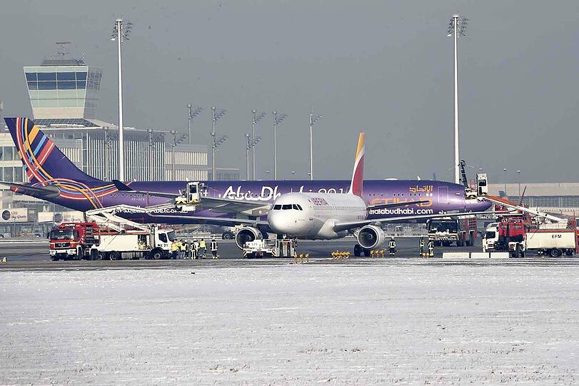 Am Mittwoch kollidierte am Münchner Flughafen ein Airbus mit zwei Enteisungsfahrzeugen. Es entstand ein hoher Sachschaden.
