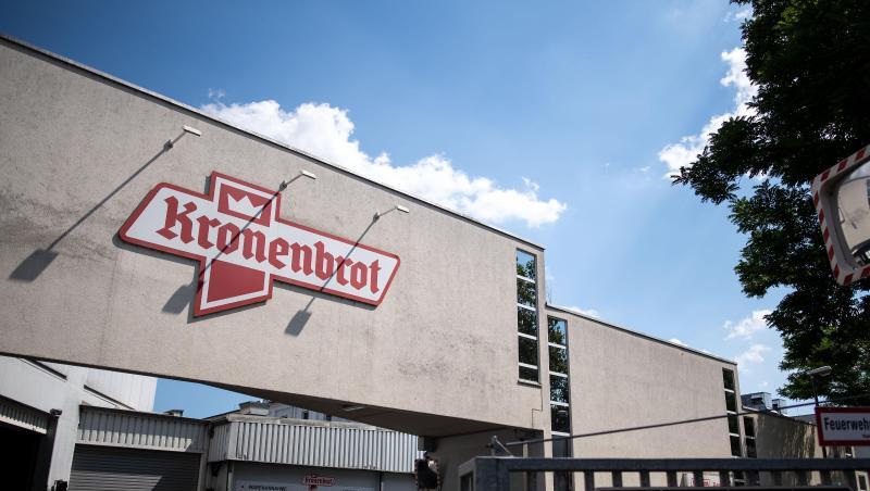 Die Pleite der Bäckereigruppe Kronenbrot hat in der vergangenen Woche zu sichtbaren Lücken in den Brotregalen in vielen Aldi-Süd-Filialen geführt. Die Pleite der Bäckereigruppe Kronenbrot hat in der vergangenen Woche zu sichtbaren Lücken in den Brotregalen in vielen Aldi-Süd-Filialen geführt.