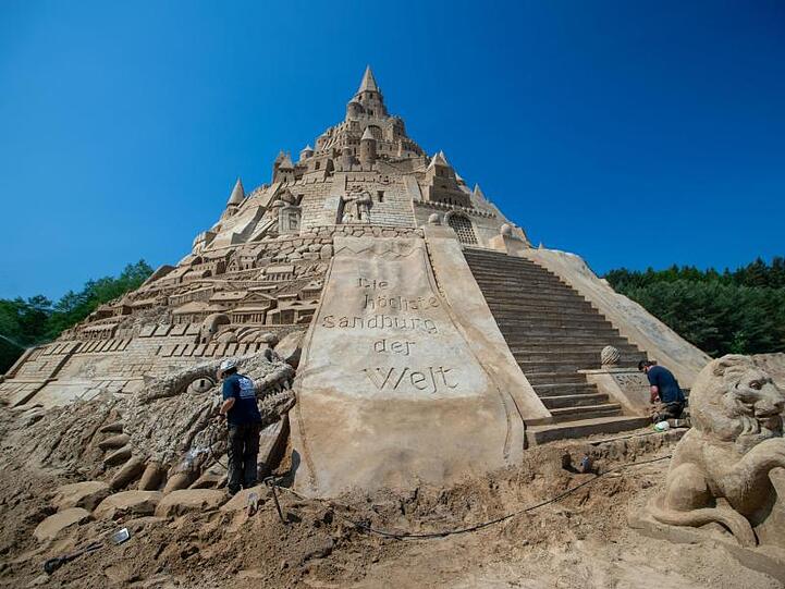 In Sand gemeißelt: Die höchste Sandburg der Welt.