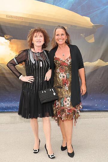Dunja Siegel (links) mit Marie-Theres Kroetz-Relin.