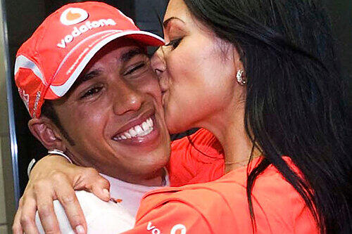 Ein Kuss für den neuen Weltmeister: Lewis Hamilton und Nicole Scherzinger.