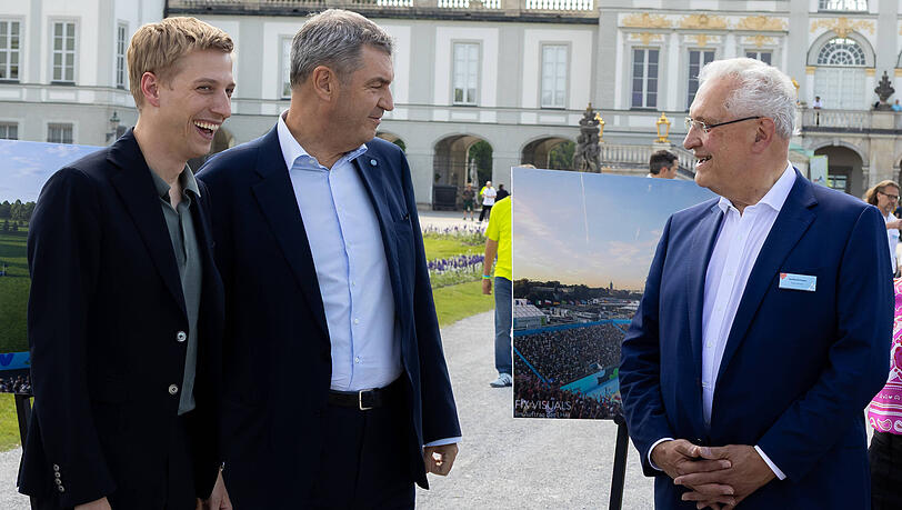 Wenn es um Olympia geht, zeigen der grüne OB und die schwarze Staatsregierung Einigigkeit: Hier präsentieren Krause (l.), Ministerpräsident Markus Söder und Innenminister Joachim Herrmann (r.) Münchens Olympia-Gesetz. Wenn es um Olympia geht, zeigen der grüne OB und die schwarze Staatsregierung Einigigkeit: Hier präsentieren Krause (l.), Ministerpräsident Markus Söder und Innenminister Joachim Herrmann (r.) Münchens Olympia-Gesetz.