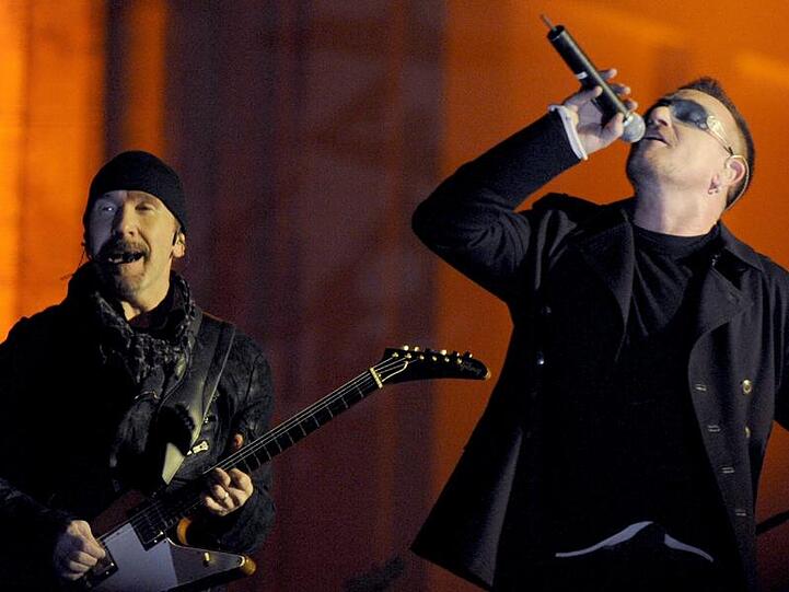 Auf Platz 4: Die Rock-Band U2. Hier performen Sänger Bono und The Edge live.