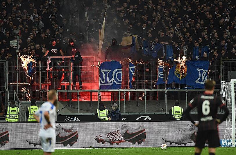 Im Hinspiel zwischen Frankfurt und Darmstadt kam es zu erheblichen Fan-Ausschreitungen.