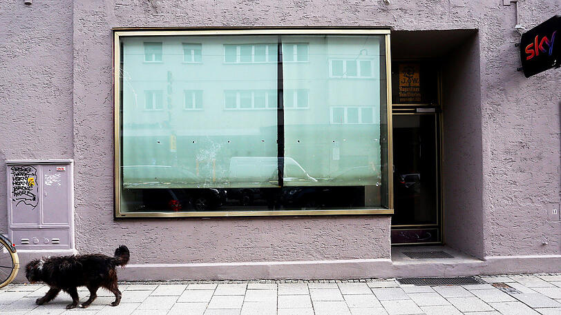 Jalousien zu: In der Fraunhoferstraße 27a erinnert so gut wie nichts mehr an die hier mal ansässige Kneipe Peri&rsquo;s Saloon.