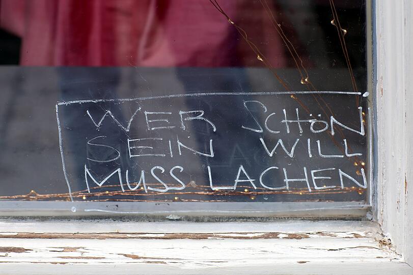Wohl wahr: stimmiger Spruch an einem Boutiqueschaufenster