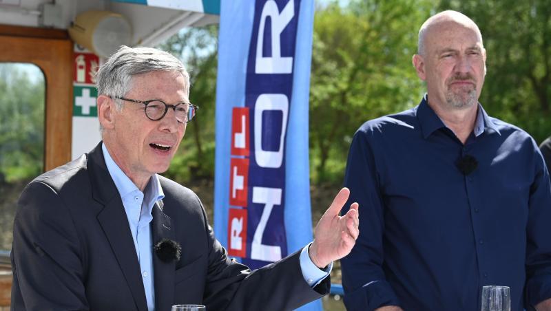 SPD-Bürgermeister Carsten Sieling (l) und CDU-Spitzenkandidat Carsten Sieling während eines TV-Duells zur Bremer Bürgerschaftswahl. SPD-Bürgermeister Carsten Sieling (l) und CDU-Spitzenkandidat Carsten Sieling während eines TV-Duells zur Bremer Bürgerschaftswahl.