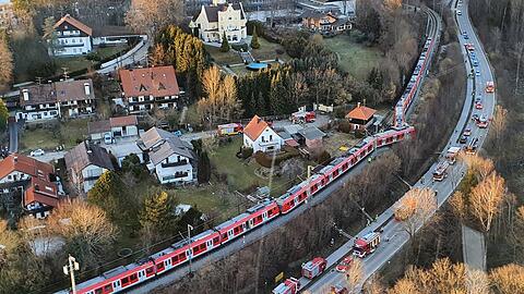 Die beiden S-Bahnen krachten im Februar 2022 frontal auf der eingleisigen Strecke ineinander.