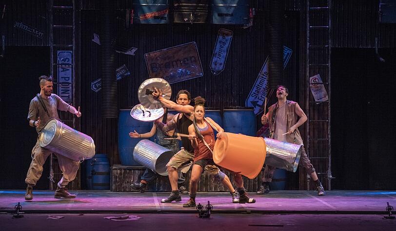 Stomperinnen und Stomper k&ouml;nnen mehgr als stampfen: sie t&auml;nzeln akrobatisch.