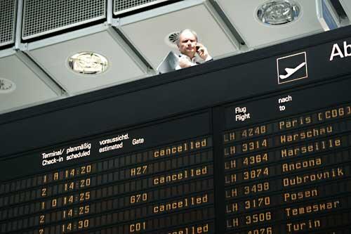 Gestrichene Flüge: Anzeigetafel auf dem Flughafen München (Archivbild)