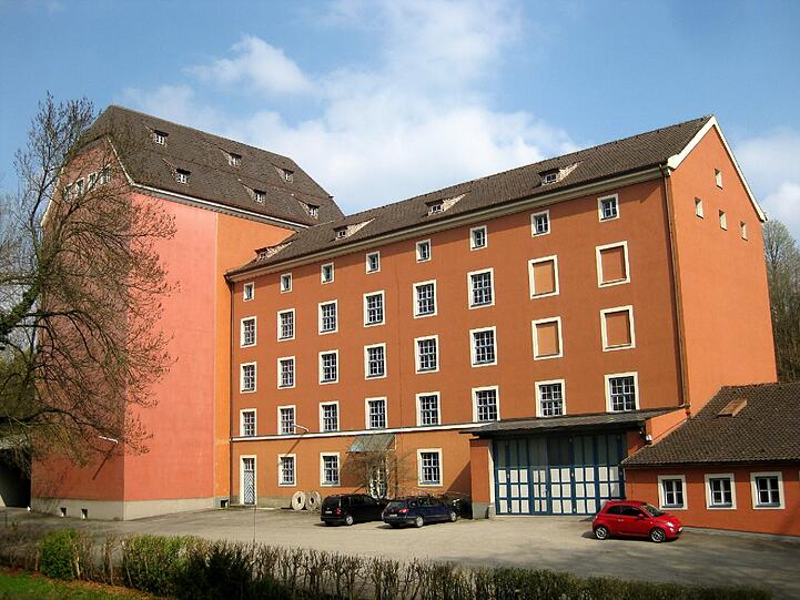 Der Siloturm und das Mühlengebäude der Kraemer'sche Kunstmühle.