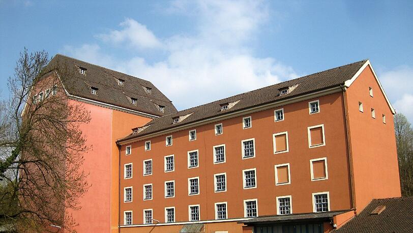 Der Siloturm und das Mühlengebäude der Kraemer'sche Kunstmühle. Der Siloturm und das Mühlengebäude der Kraemer'sche Kunstmühle.