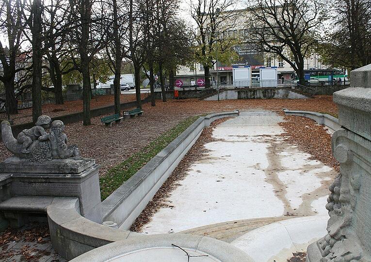 Noch sieht der Platz um den Vater-Rhein-Brunnen an der Ludwigsbrücke eher trostlos aus.