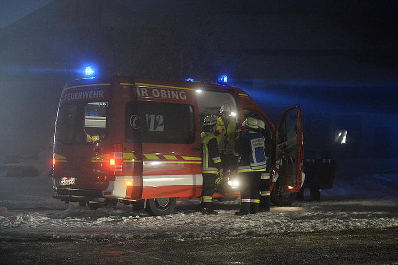 Brand in Obing: In einer Schreinerei war Feuer ausgebrochen. 200 Feuerwehrler kämpften gegen die Flammen. Das Gebäude brannte nieder.