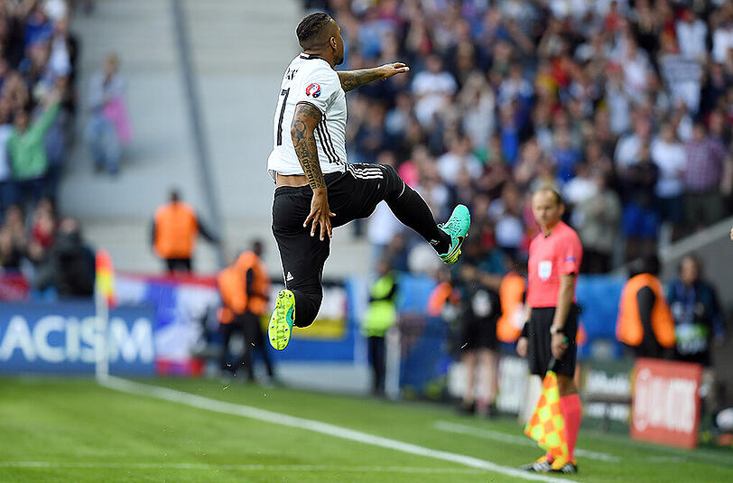 Jubelsprung nach seinem 1:0 gegen die Slowakei: Jérôme Boateng.
