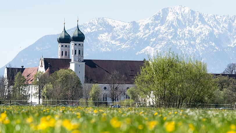 Die Türme des Klosters Benediktbeuern. Die Türme des Klosters Benediktbeuern.