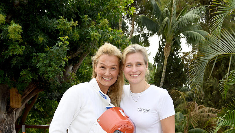 Britta Heidemann gibt Fecht-Unterricht mit Franziska van Almsick. Britta Heidemann gibt Fecht-Unterricht mit Franziska van Almsick.