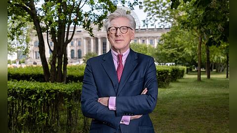 Genau seine Kragenweite: Theo Koll heuert beim ZDF-Morgenmagazin als Politik-Experte an.