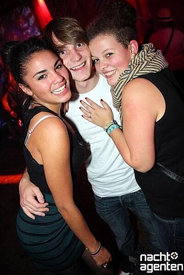 "Party, Eimer, Weiber und&lsquo;n Bier" war das Motto unter dem die Nachtgalerie nicht nur Partygäste eingeladen hat. 
Mehr Bilder gibt's auf www.nachtagenten.de