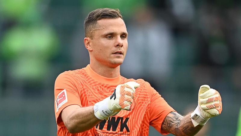 Torwart Rafal Gikiewicz hat Weihnachten alleine zuhause ohne seine Frau und die beiden Kinder verbracht. Torwart Rafal Gikiewicz hat Weihnachten alleine zuhause ohne seine Frau und die beiden Kinder verbracht.