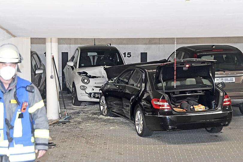Der Mercedes krachte mit Vollgas gegen den Fiat.