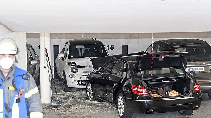Der Mercedes krachte mit Vollgas gegen den Fiat.